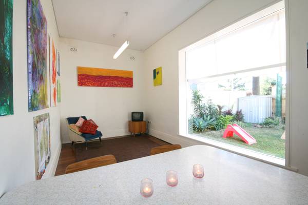 Irresistible, Inviting and Ideally Positioned! Picture 3