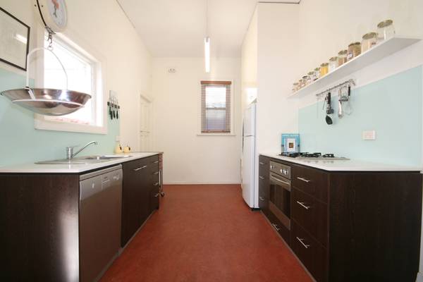 Irresistible, Inviting and Ideally Positioned! Picture 2