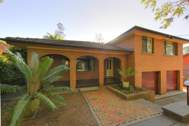 Stunning Family Residence... Picture 1