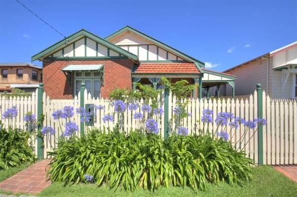 C1921 Brick Beauty Picture 1