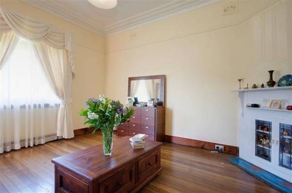 C1921 Brick Beauty Picture 2