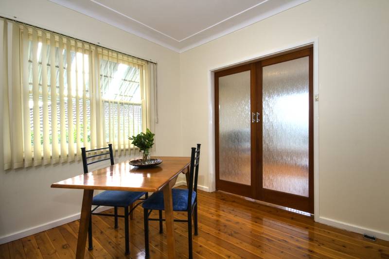 Location! Location! Picture 3