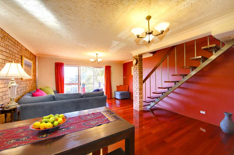 Townhouse with City Views! Picture 2