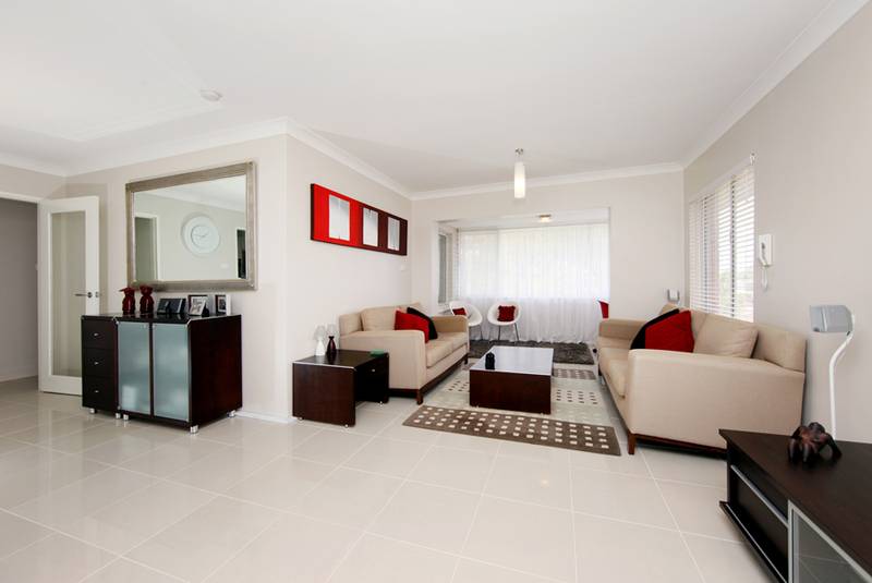 Stylish Apartment... Picture 1