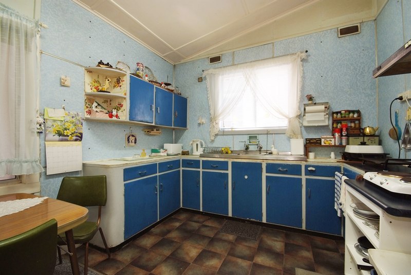 Old Fashioned Cottage Picture 2