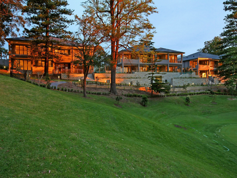 'Augusta' Golf Course Frontage Picture 1