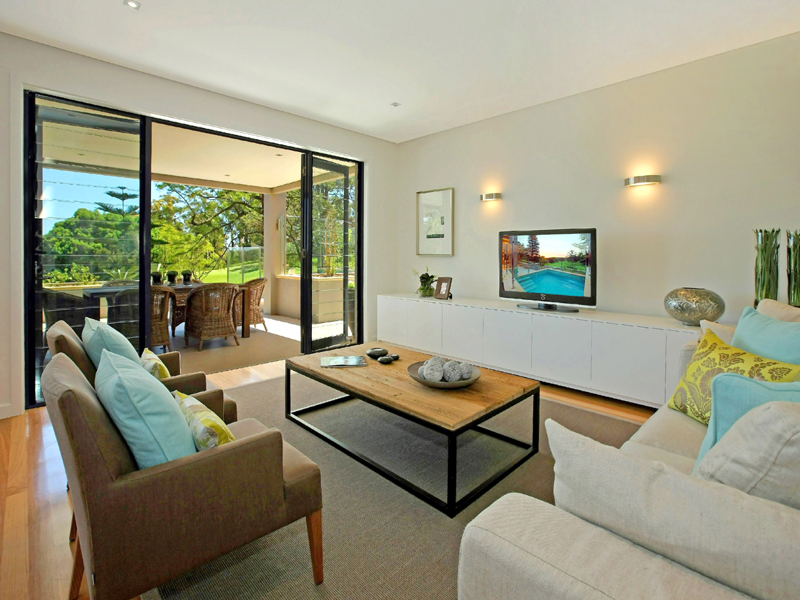 'Augusta' Golf Course Frontage Picture 3