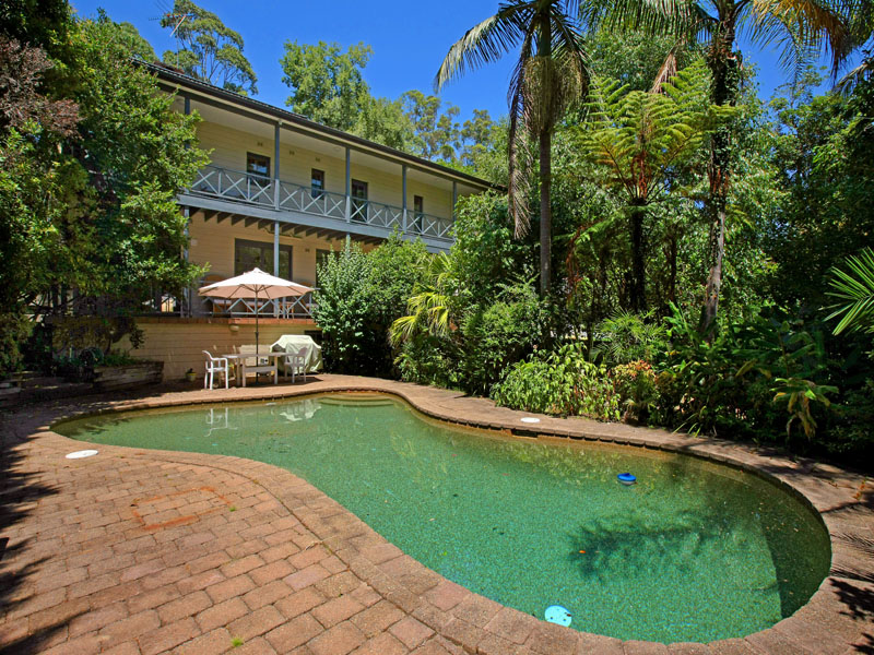 Over 1500 sqm of Parkland Picture 1