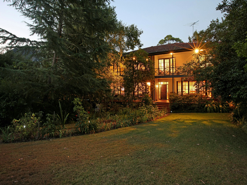 Over 1500 sqm of Parkland Picture 3