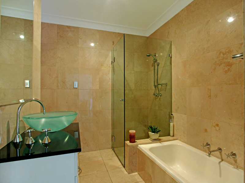 UNDER OFFER Picture 3