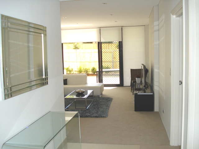 Brand New 3 Bedroom Contemporary Apartment Picture 1