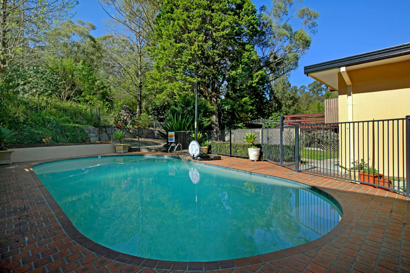 Under Offer Picture 1