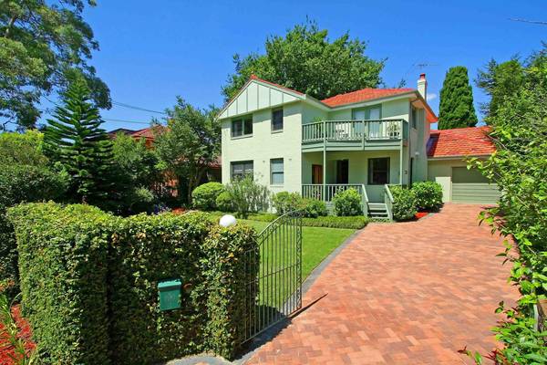 STYLISH FAMILY LIVING Picture 1