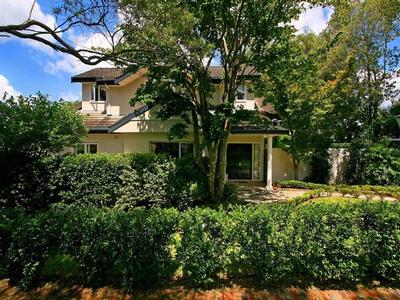 'Berrida' Blue Ribbon Luxury Family Home, Walk Station Picture