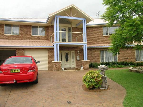 5 BEDROOM HOUSE - WORONORA HEIGHTS Picture