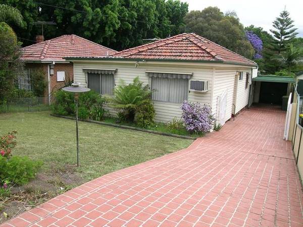 GREAT LOCATION, LAND AND POTENTIAL Picture 1