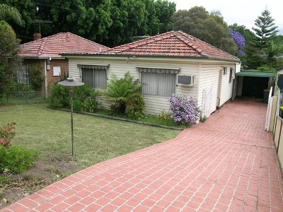 GREAT LOCATION, LAND AND POTENTIAL Picture