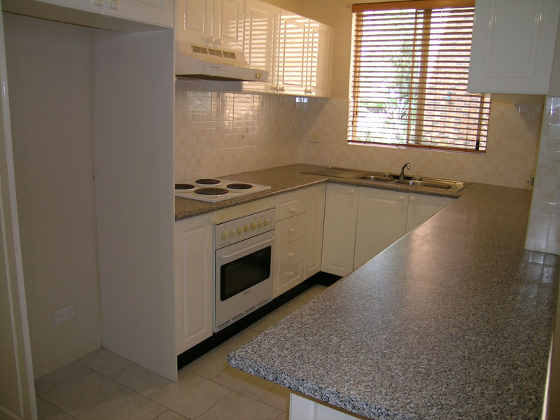 CARINGBAH - 2 BEDROOM UNIT Picture 2