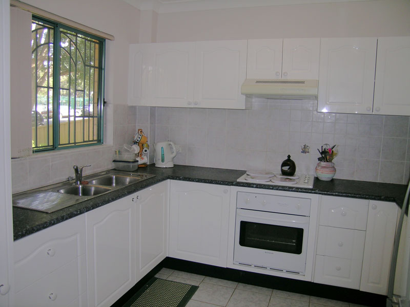 VILLA STYLE UNIT Picture 2