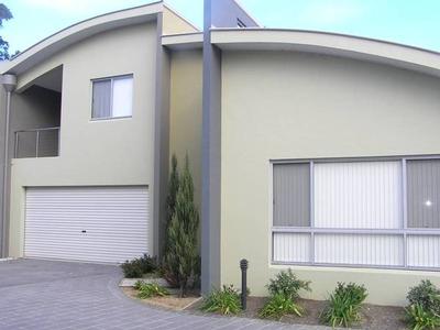 ARCHITECT DESIGNED TOWN HOUSE Picture