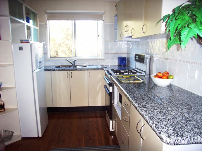 LESS THAN 100 METRES TO JERVIS BAY, VIEWS, QUIET LOCATION Picture 2