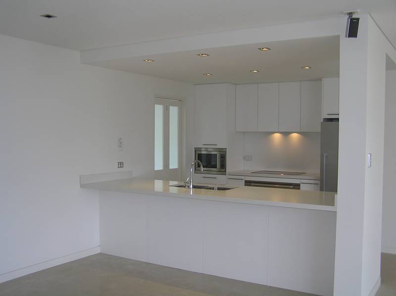 Stylish apartment with water Views Picture 2