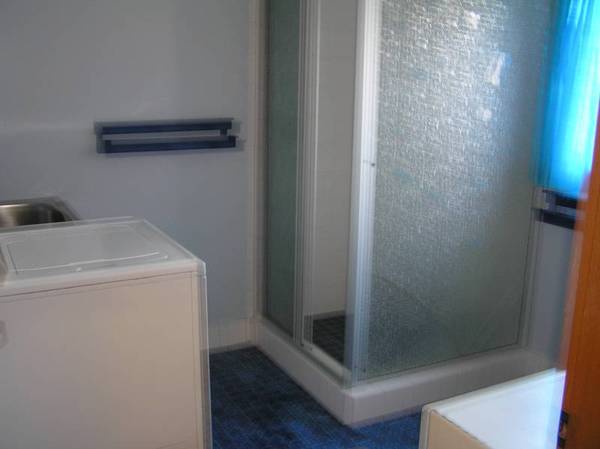 Neat & tidy home Picture 1