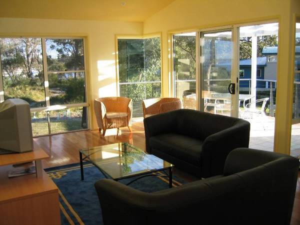 AFFORDABLE BEACH FRONT LIVING Picture 3