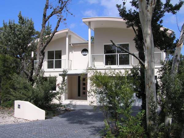 ELEGANCE AND STYLE LESS THAN 200 METRES TO THE BEACH Picture 1