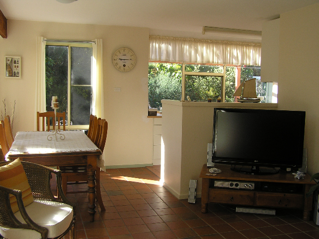 Attractive Modern Home in Sought After "Old Bay" Location... Picture 3