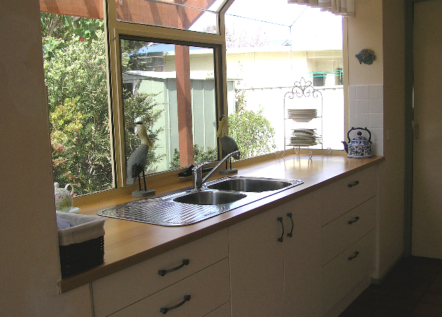 Attractive Modern Home in Sought After "Old Bay" Location... Picture 2