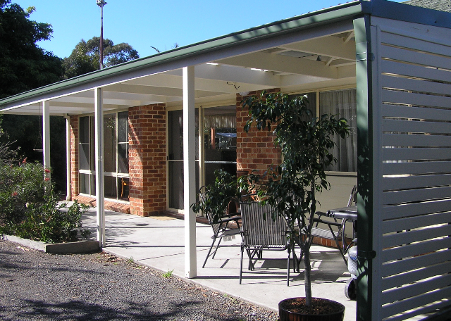 Attractive Modern Home in Sought After "Old Bay" Location... Picture 1