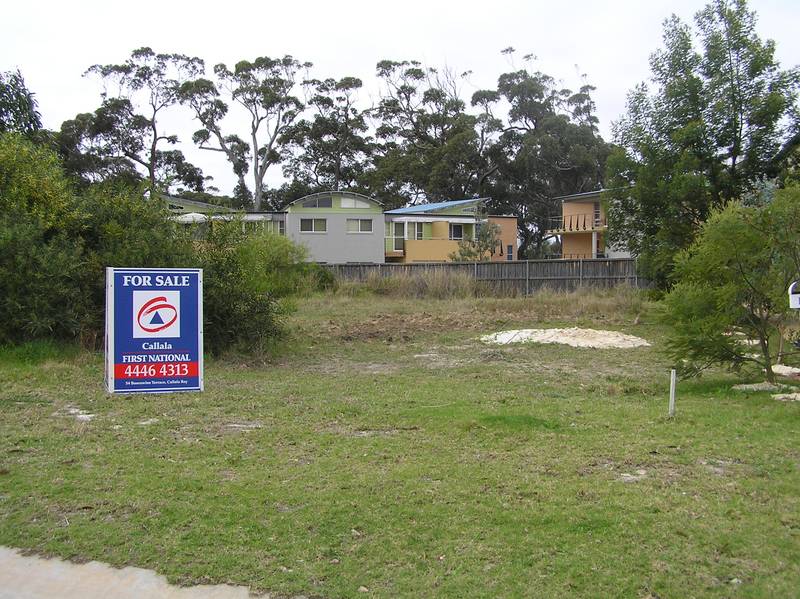 100 metres from the beach...less than $200,000 Picture 2