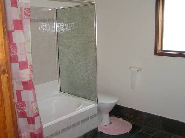 Neat and Tidy Home Picture 3