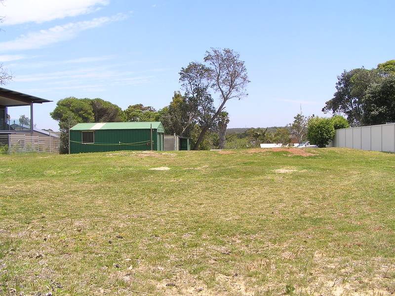 RARE VACANT BEACHFRONT LAND Picture 2