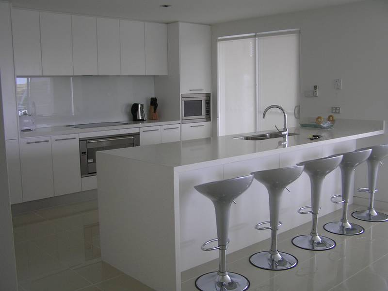 LUXURIOUS BEACH SIDE APARTMENT Picture 2