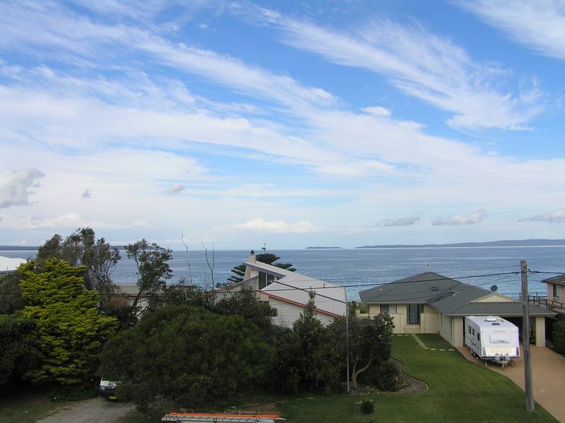 LUXURIOUS BEACH SIDE APARTMENT Picture 1