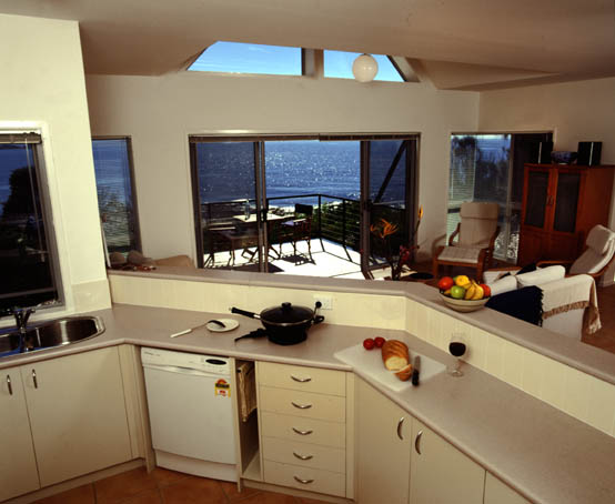 STUNNING WATERFRONT Picture 2