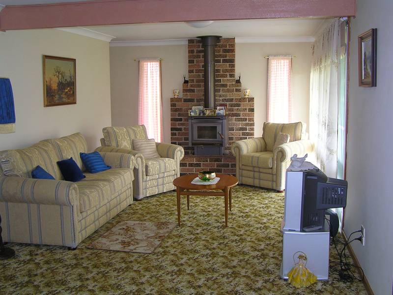 PLENTY OF SPACE Picture 2