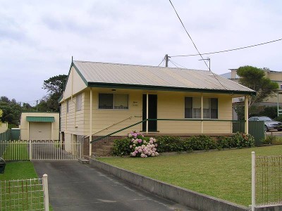 JUST ONE HOUSE FROM BEACH ACCESS Picture