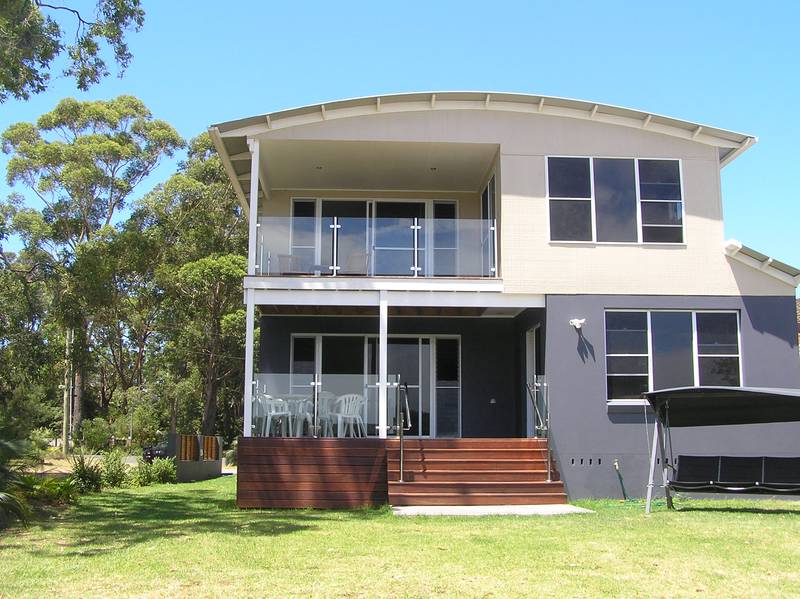 TRANQUIL WATER FRONT LOCATION Picture 2