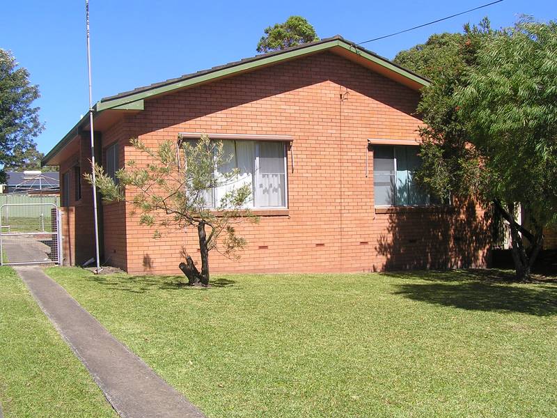 WORTH A LOOK Picture 1