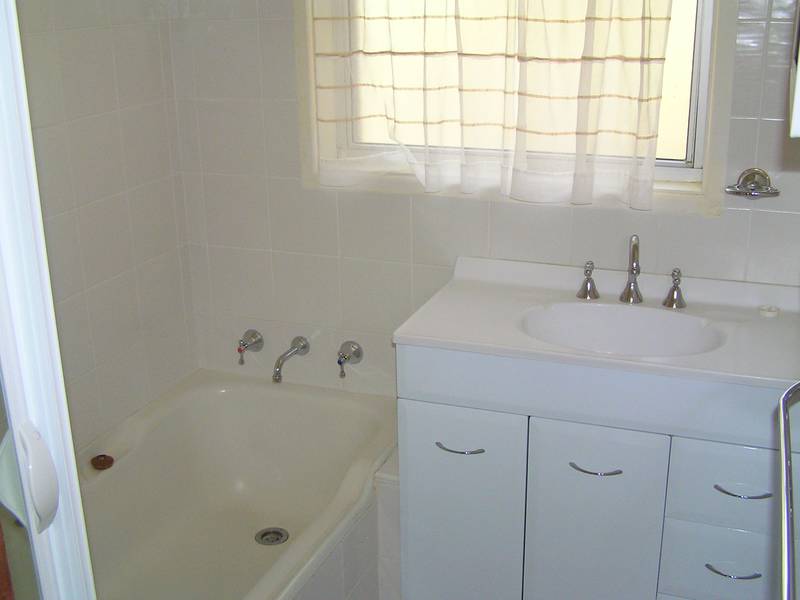 WORTH A LOOK Picture 3