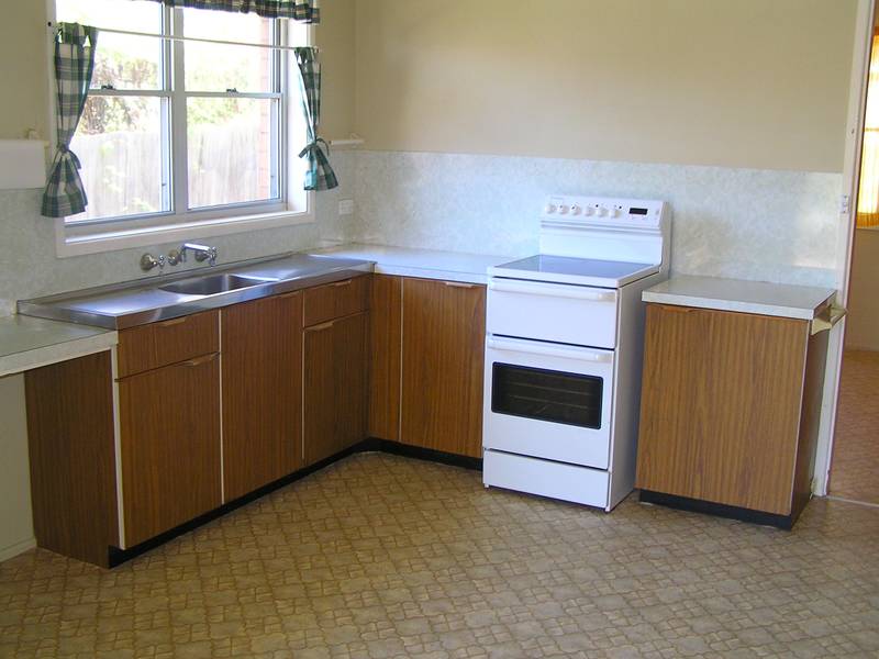 WORTH A LOOK Picture 2