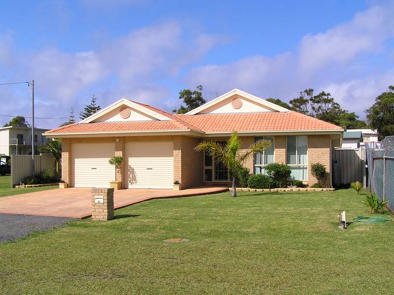 BESIDE THE SEA Picture 1