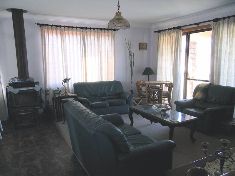 JUST TWO STREETS TO PARADISE......... Picture 2