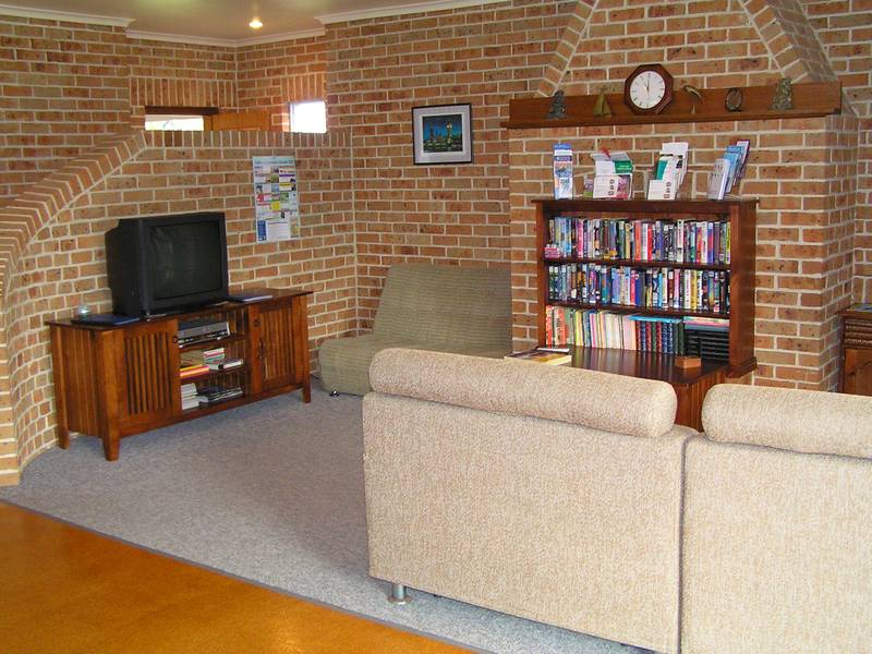 TWO MINUTE WALK TO THE BEACH Picture 3