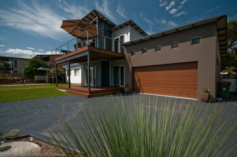 STUNNING COASTAL HOME Picture 3