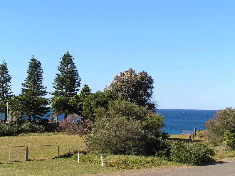 "GREAT VIEWS - A RARE OFFERING" Picture 2