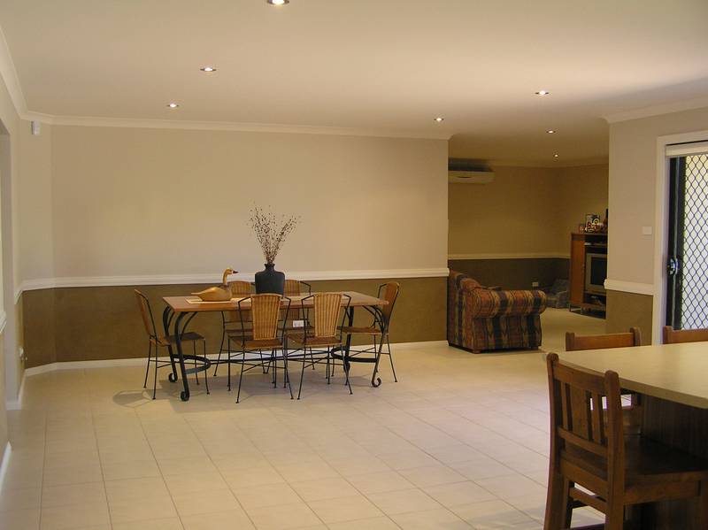 STUNNING FAMILY HOME Picture 3